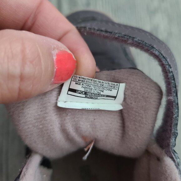 OshKosh B'Gosh toddler ankle high taupe colored sneakers size 8 - Picture 12 of 12